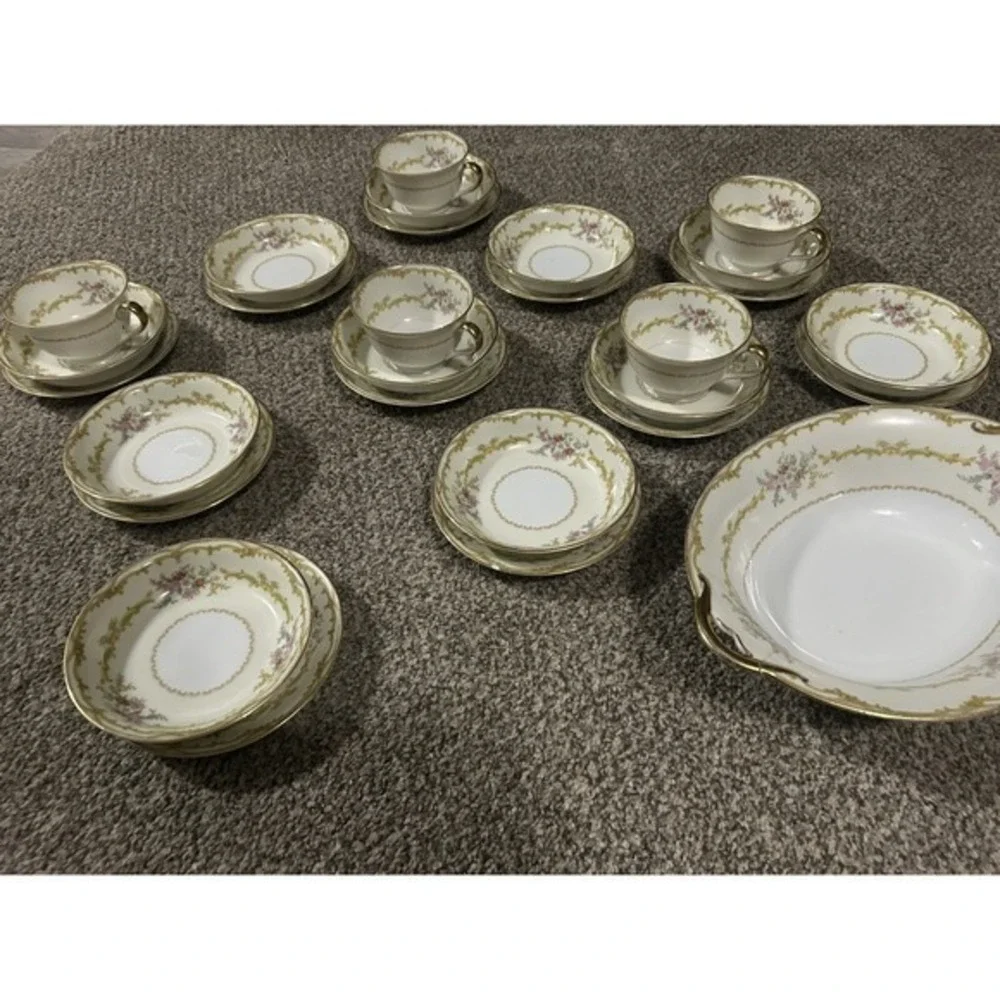 RARE Noritake Japan Dinner Set Hand Painted‎ Floral Golden Trim 28 Piece Gift